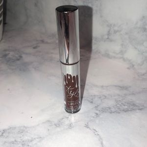 Authentic Kylie Matte liquid lipstick💄comes wcard
